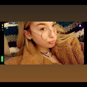 Meet your Posher, Ava